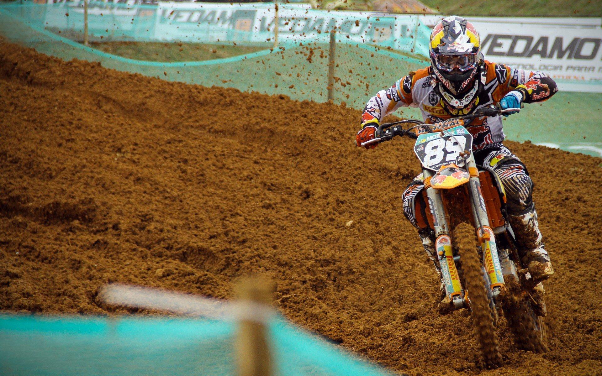 库兹马低迷半场仅4分！奇才进攻体系陷入挣扎